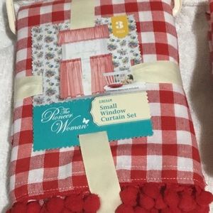 Set of red gingham small Pioneer woman curtains.